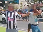 Vídeo: homem é executado a tiros na orla de Pajuçara; suspeito foi capturado por militar à paisana