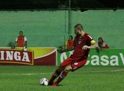 Zagueiro Guilherme Mattis em ação pelo CRB