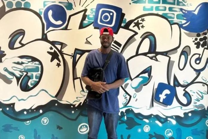 Entregador chicoteado por ex-atleta ganha emprego de carteira assinada