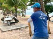 Jangadas abandonadas e 80 toneladas de entulhos são recolhidos na orla de Maceió