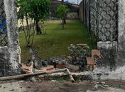 Muro após colisão na sede do Sindjornal, em Maceió