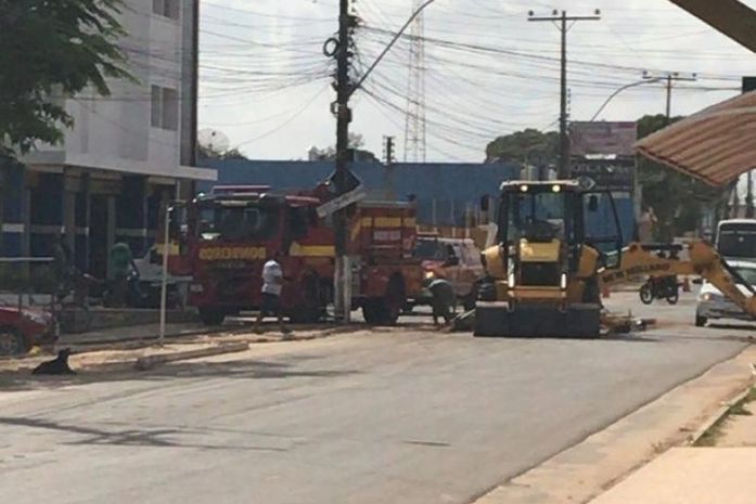 Bombeiros são acionados para resgatar trabalhador soterrado após acidente em Penedo