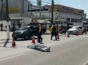 Idoso morre atropelado por motociclista na Avenida Durval de Góes Monteiro e parte da pista é bloqueada