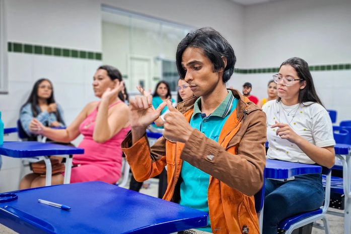 Girau fala com as mãos – Dia da Língua Brasileira de Sinais