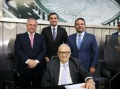 Deputado Alexandre Ayres entrega Comenda Omar Coêlho de Mello ao jurista Marcos Bernardes de Mello e ao desembargador Fábio Ferrario
