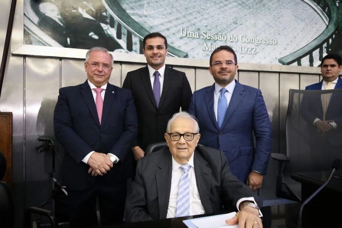 Deputado Alexandre Ayres entrega Comenda Omar Coêlho de Mello ao jurista Marcos Bernardes de Mello e ao desembargador Fábio Ferrario