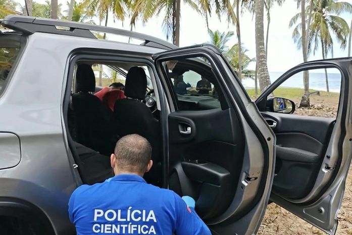 Polícia Científica coleta digitais e material genético em carro de empresário assassinado em Riacho Doce