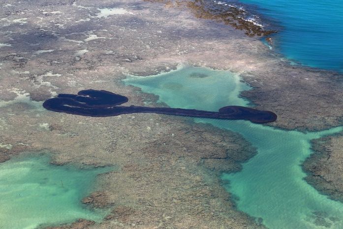 Órgãos que monitoram óleo no litoral dizem que situação é estável