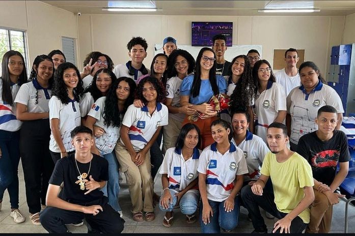 Professora Juliana Fernandes inspira alunos com gestão humanizada e acolhedora