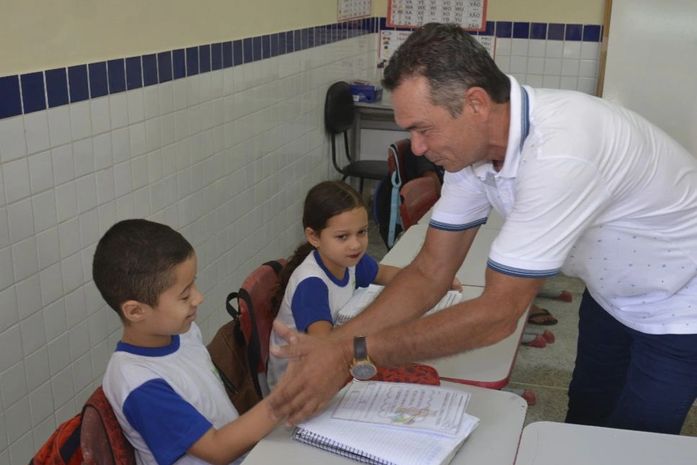 Educação de Anadia entrega reestruturação da escola do Povoado Tapera