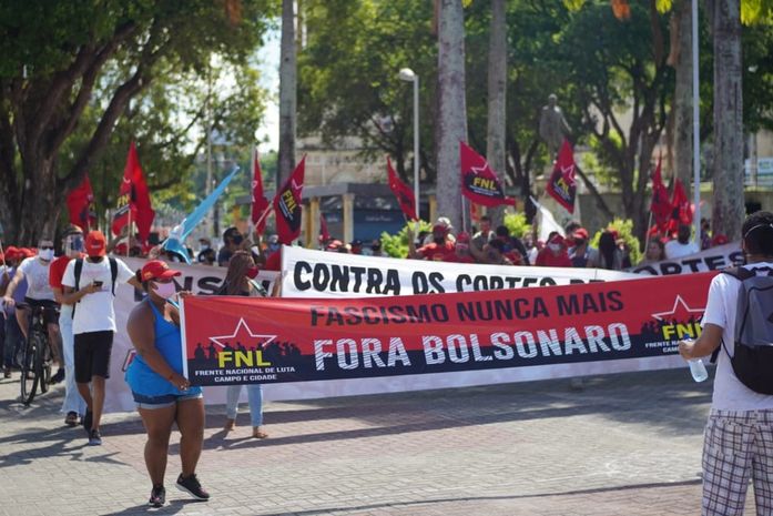 Protesto nacional: manifestantes fazem ato contra Bolsonaro e a favor da vacina em Maceió