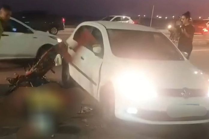 Quatro pessoas ficam feridas após acidente entre carro e moto na Av. Assis Chateaubriand