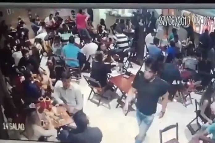 Vídeo: Defesa de envolvido em agressão após show no Jaraguá divulga nova versão de briga em bar: "é antigo e sustenta uma versão que não existe"