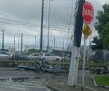 Acidente com carreta derruba poste próximo de supermercado na parte alta de Maceió