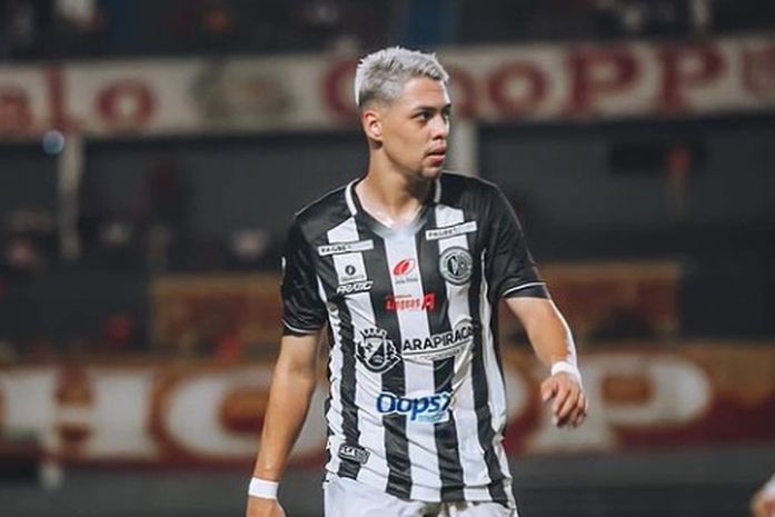 Lateral Direito Gutti anuncia nas redes sociais sua saída do Asa