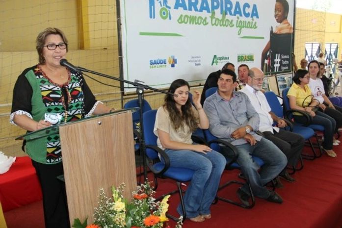 Célia Rocha entrega mais 300 cadeiras de rodas à população