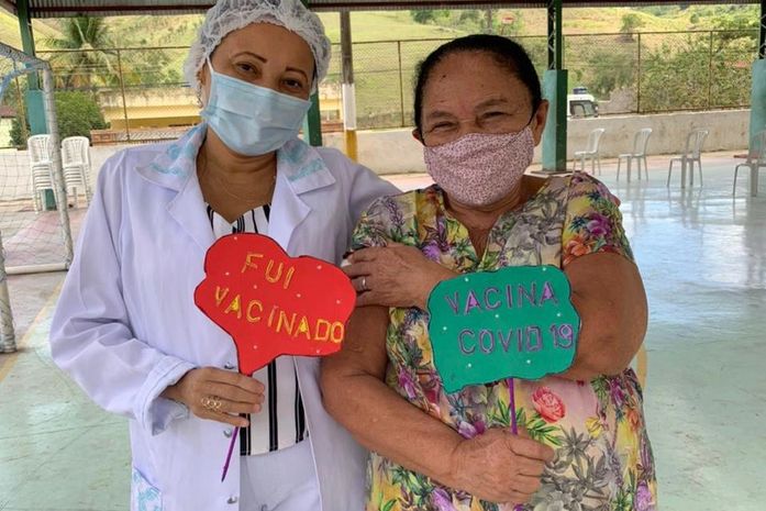 Idosos de 72 anos são vacinados em Santana do Mundaú