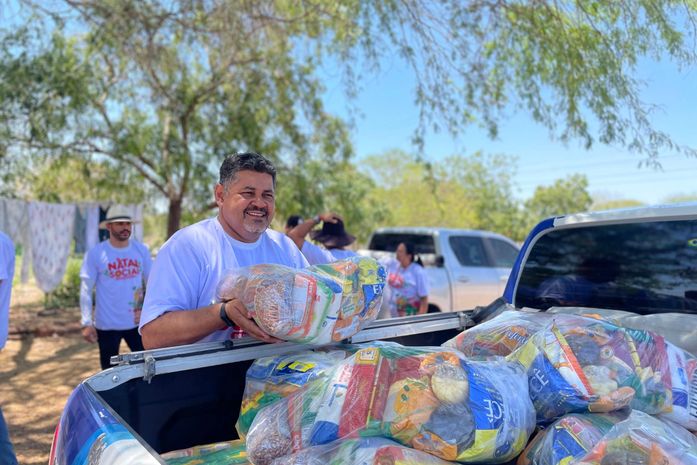 Prefeitura de Delmiro Gouveia inicia entrega de 4 mil cestas natalinas de alimentos à população