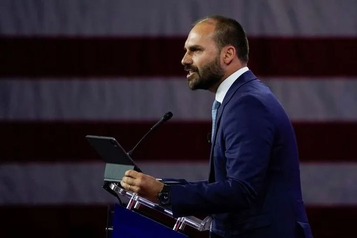 Delírios e delitos de Eduardo Bolsonaro