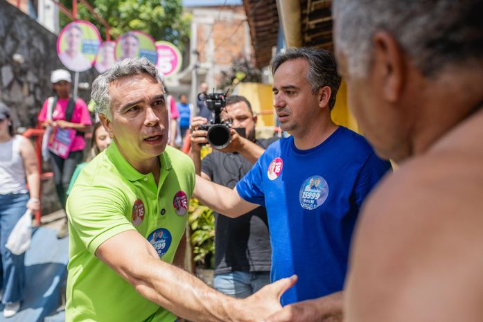 Rafael Brito visita Grota da Jardineira e apresenta propostas de mobilidade urbana