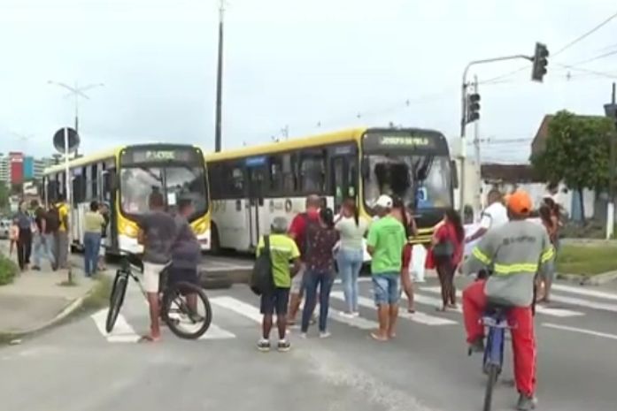 Protesto de moradores do São Jorge volta a bloquear Avenida Josepha de Mello; veja o vídeo