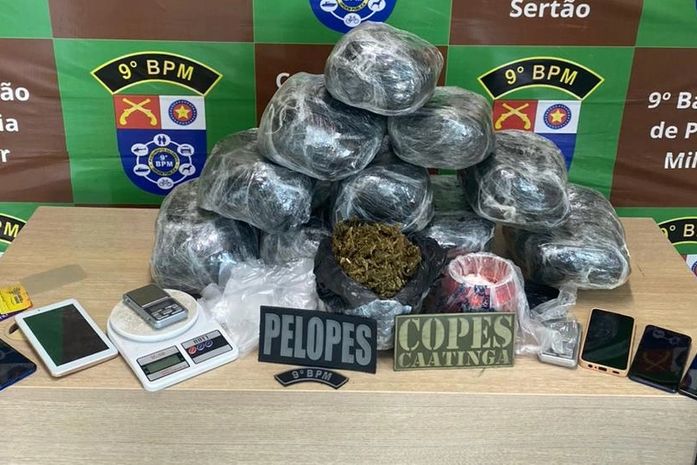 
Polícia apreende 11 kg de drogas em residência durante cumprimento de mandado em Delmiro Gouveia