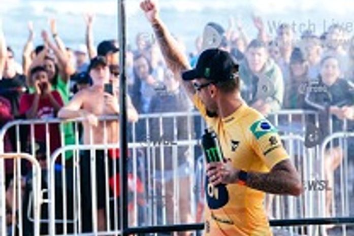 Filipe Toledo vence etapa do circuito mundial de surfe no Rio de Janeiro