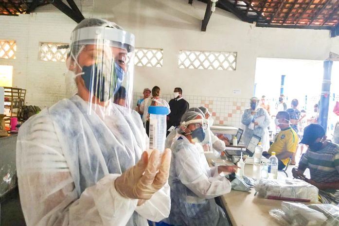 Testagem aconteceu com pessoas acolhidas no Centro Educacional de Jovens e Adultos.