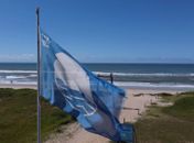 Praia do Patacho continua a ser única em Al com selo Bandeira Azul