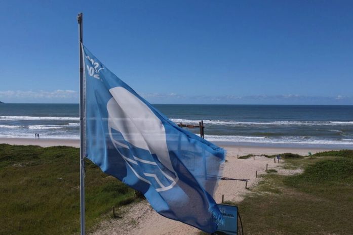 Praia do Patacho continua a ser única em Al com selo Bandeira Azul