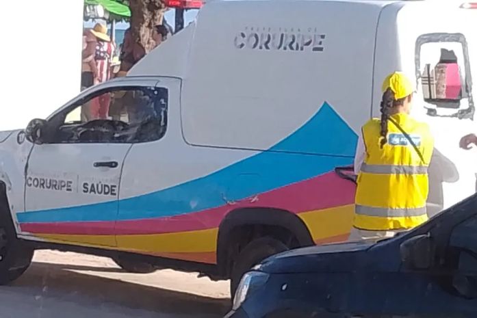 Paciente psiquiátrico é resgatado após danificar ambulância e fugir para o mar no bairro da Ponta Verde, em Maceió