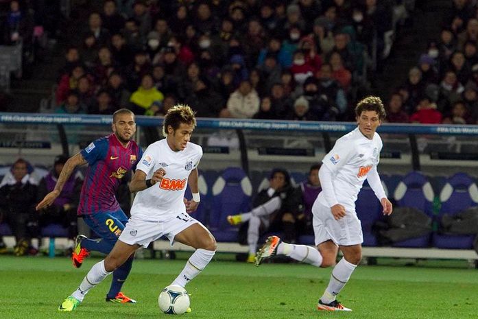 Barcelona anuncia vitória sobre Santos em disputa jurídica por Neymar