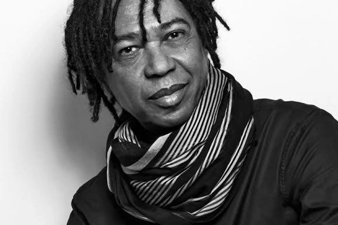 Djavan apresenta espetáculo "Vidas para Contar"