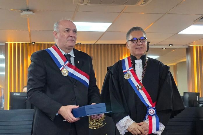 Reitor da Ufal, Josealdo Tonholo recebe Grã-Cruz da Ordem do Mérito do TRT-19