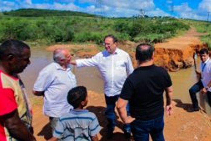 Prefeito Luciano visita povoado e avalia danos causados pelas chuvas