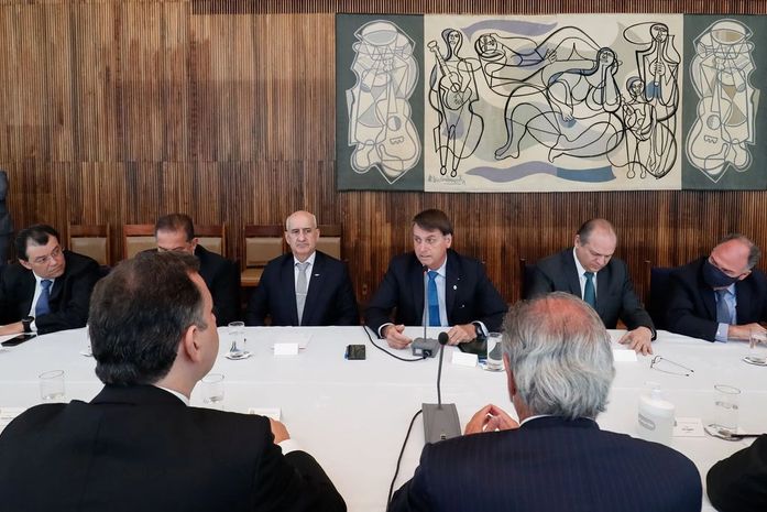 Governo anuncia Renda Cidadã, com recursos de precatórios e do Fundeb