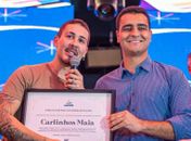 Prefeito JHC entregou título de 'Embaixador para o Turismo de Maceió a Carlinhos Maia