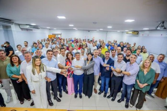 Com presença de ministros, prefeitos recebem veículos do Governo Federal Municípios