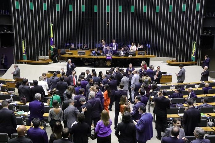 Deputados votaram o texto em Plenário