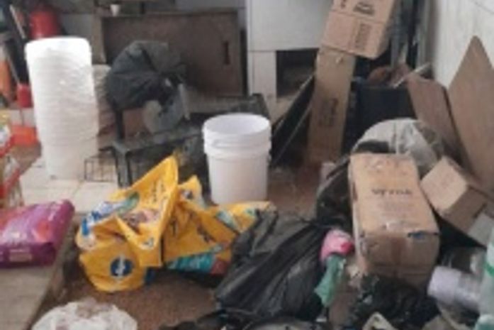 Mofo, sujeira e ferrugem: mercadinho e panificação são interditados pela Vigilância Sanitária, em Maceió