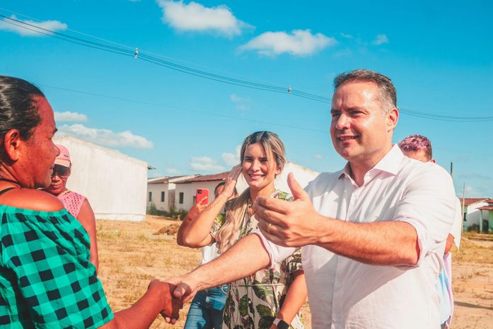 Prefeita Ceci Rocha viabiliza junto ao governo R$ 8 milhões para retomada das obras do Deus é Fiel