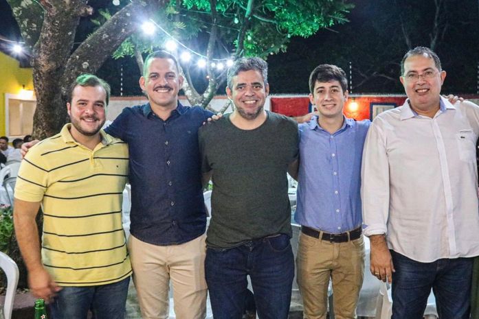 Val Amélio e Adeilson Bezerra (nas pontas) com os novos integrantes do Avante