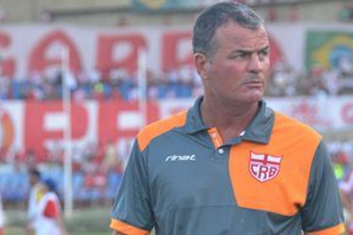 Direção do CRB anuncia retorno de Mazola Junior ao comando técnico da equipe
