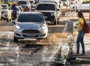 Arremessar água ou detritos em pedestres com o veículo é uma infração média, alerta SMTT