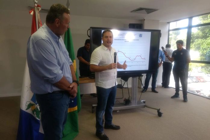 Governador vai aguardar que parlamentares assumam os cargos na esfera federal para fazer novas mudanças