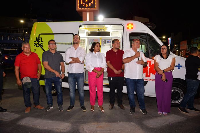 Prefeito George Clemente entrega novos veículos em dia finalizado com show de Wesley Safadão
