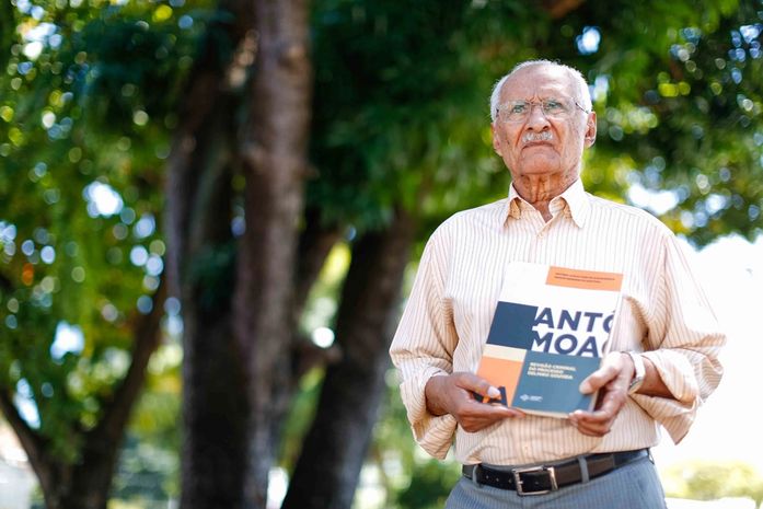 Desembargador aposentado Antônio Sapucaia publicou em primeira a confissão de inocência do acusado de matar Delmiro Gouveia