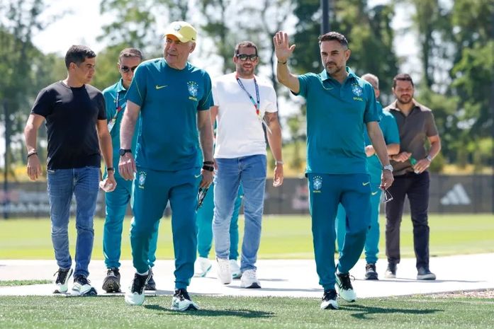 Ancelotti dá pista sobre quem pode assumir vaga de Paquetá contra a Noruega