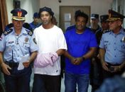 Justiça do Paraguai determina manutenção da prisão de Ronaldinho Gaúcho e Assis em caso de passaportes falsos