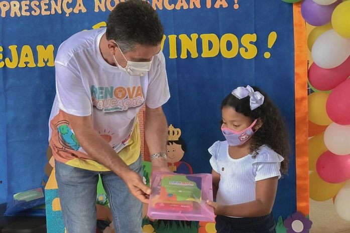 Educação de Branquinha inicia ano letivo de 2022 com entrega de kits escolares